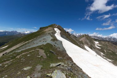 İtalya 'nın kuzeyindeki Aosta Alpleri manzarası