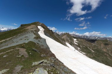 İtalya 'nın kuzeyindeki Aosta Alpleri manzarası