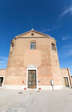 Chioggia, İtalya - 26 Nisan 2023: Chioggia 'daki San Domenico Kilisesi manzarası