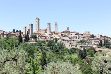 San Gimignano, İtalya - 30 Mayıs 2021: San Gimignano 'daki kır manzarası