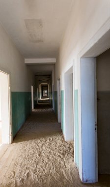 Pomona, Namibya - 16 Ağustos 2018: Elmas şehri kalıntıları manzarası