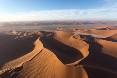 Sossusvlei, Namibya 'da güzel renkli helikopter manzarası