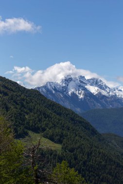 İtalya 'nın Aosta Vadisi' nde yaz boyunca manzara