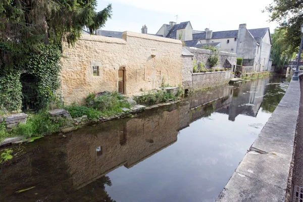 Bayeux, Fransa - 14 Ağustos 2016: Bulutlu bir yaz gününde kasaba manzarası