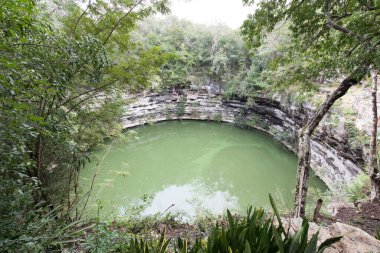 Chichen Itza, Meksika - 26 Aralık 2022: Chichen Itza arkeoloji alanı