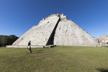 Uxmal, Meksika - 28 Aralık 2022: Antik Mayalı yerleşim yeri 