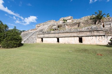 Uxmal, Meksika - 28 Aralık 2022: Antik Mayalı yerleşim yeri 