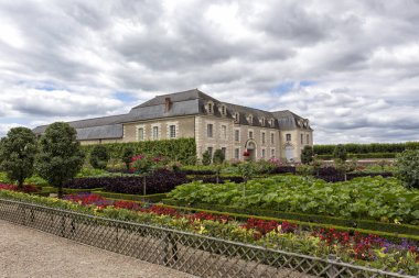 Villandry, Fransa - 11 Ağustos 2015: Chateau de Villandry Villandry içinde Indre-et-Loire, Fransa bölümünde yer alan bir kale Sarayı değil. O inanılmaz bahçelerinin için bilinen bir dünyadır 