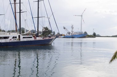 Mahe, Seyşeller - 20 Nisan 2019: Limandaki tekne manzarası