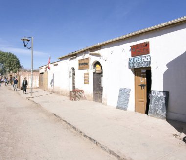 San Pedro de Atacama, Şili - 16 Ağustos 2019: San Pedro de Atacama Caddesi manzarası