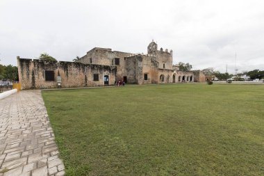 Valladolid, Meksika - 26 Aralık 2022: Valldolid 'deki San Bernardino Kilisesi manzarası