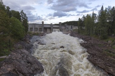 Imatra, Finlandiya - 20 Ağustos 2021: Imatra Rapids 'de baraj açılışı