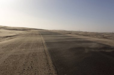 Namibya 'daki muhteşem çöl manzarasının fotoğrafı.