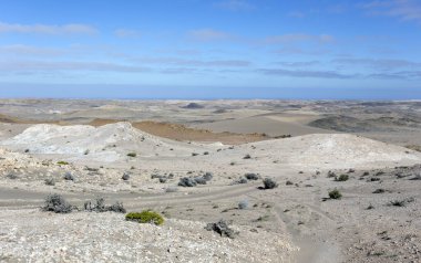 Namibya 'daki muhteşem çöl manzarasının fotoğrafı.