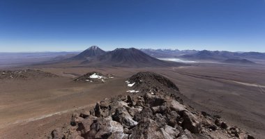Şili 'nin Atakama çölündeki Cerro Toco stratovolcano manzarası