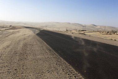 Namibya 'daki muhteşem çöl manzarasının fotoğrafı.