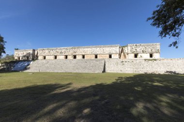 Uxmal, Meksika - 28 Aralık 2022: Uxmal Valilik Sarayı 'nın fotoğrafı