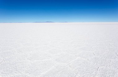 Uyuni, Bolivya 'da tuz düzlüğünün bir fotoğrafı