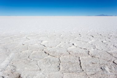 Uyuni, Bolivya 'da tuz düzlüğünün bir fotoğrafı