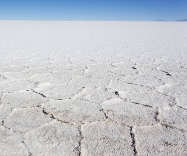 Uyuni, Bolivya 'da tuz düzlüğünün bir fotoğrafı