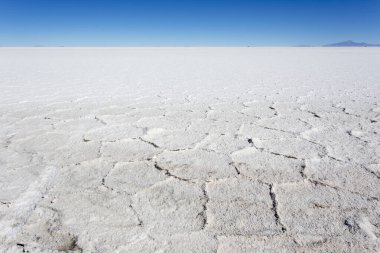 Uyuni, Bolivya 'da tuz düzlüğünün bir fotoğrafı