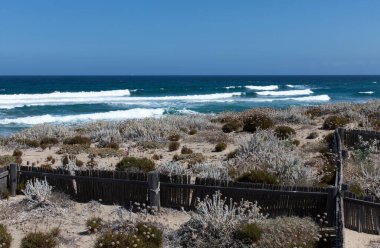 İtalya 'nın Sardunya kıyılarının güzel bir fotoğrafı.