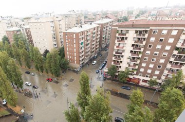 Milan, İtalya - 05 Eylül 2024: Seveso Nehri 'nin neden olduğu sel manzarası
