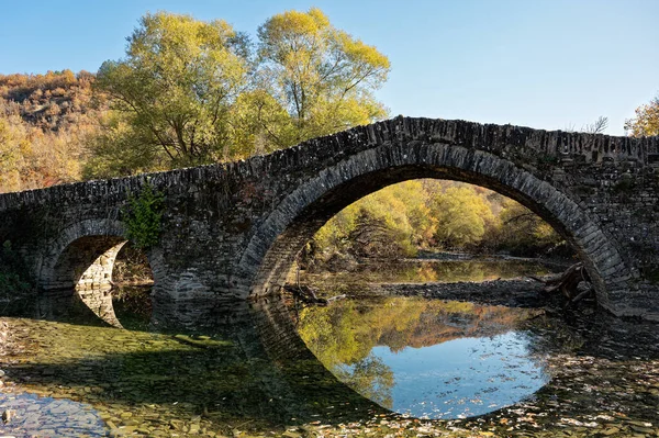 Widok Tradycyjny Kamienny Most Mylos Epirusie Grecja Autum — Zdjęcie stockowe