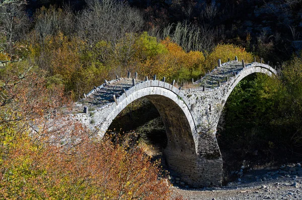Вид Традиционный Каменный Мост Калогеро Плакида Эпире Греция Автуме — стоковое фото