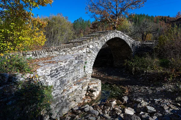 Вид Традиционный Каменный Мост Агиу Мина Эпире Греция Автуме — стоковое фото