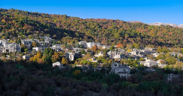 Jesienny Krajobraz Ukazujący Kamienne Domy Architektury Tradycyjnej Miejscowości Monodendri Epirusie — Zdjęcie stockowe