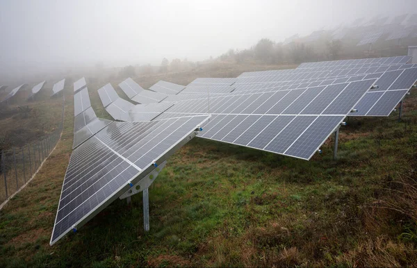 Paneles Solares Agrícolas Campo Norte Grecia Con Niebla —  Fotos de Stock