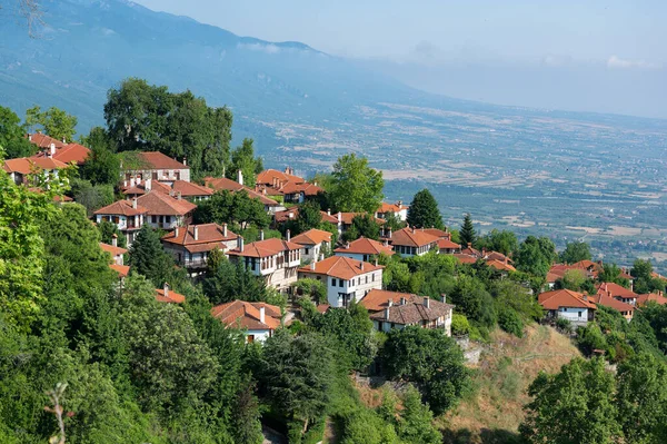 Yunanistan Kuzeyindeki Palaios Panteleiomonas Köyündeki Geleneksel Mimarinin Taş Evlerini Gösteren — Stok fotoğraf