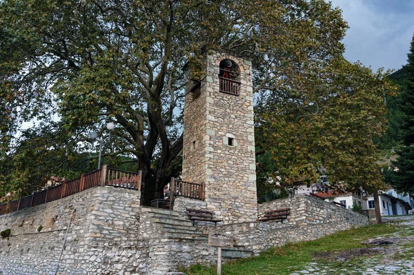 Widok Dzwonnicę Starego Kościoła Agia Paraskevi Tradycyjnej Miejscowości Kokinopilos Pobliżu — Zdjęcie stockowe