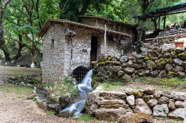 Epirus, Greec 'teki Souli Su Değirmenleri bölgesinde geleneksel bir su değirmeni manzarası