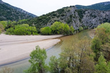 Makedonya 'daki Nestos Nehri ve Yunanistan' ın Baharda Görüş Alanı