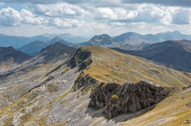 Yunanistan 'ın Thessaly kentindeki Lakmos veya Peristeri Dağı' ndaki dağ manzarası