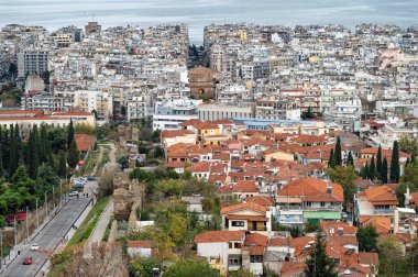 Yunanistan 'ın kuzeyindeki Selanik kentinin panoramik manzarası eski kentinin bir kısmıyla