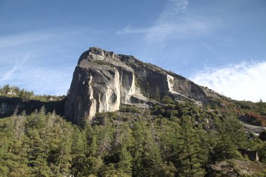 Kışın Yosemite Milli Parkı'nda doğa manzara görünümü, ABD.