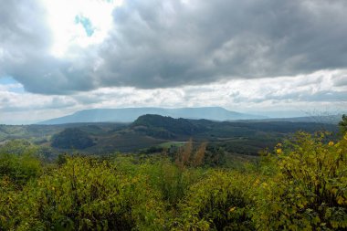 Dağın manzarası ve Tayland 'daki doğa parkı.