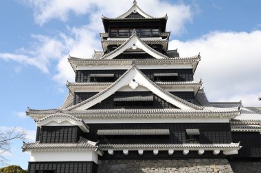Kuzey Kyushu, Japonya 'daki Kumamoto Kalesi' nin ünlü peyzaj klasik binası..