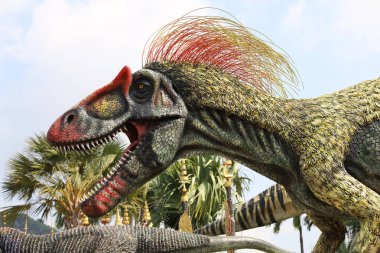 Pattaya, Tayland-28 Ocak 2022: Dinazor heykeli Nong Nooch Tropik Botanik Bahçesi 'nde tatil için çok güzeldir