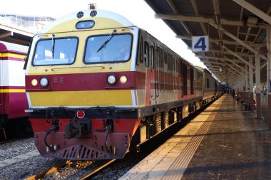 Tren istasyonunda Tayland klasik tren durağı 