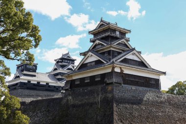 Kuzey Kyushu, Japonya 'daki Kumamoto Kalesi' nin ünlü peyzaj klasik binası..