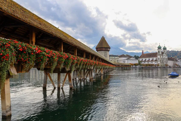 Lucerna Suiza Octubre 2019 Puente Capilla Madera Vieja Famoso Hermoso — Foto de Stock