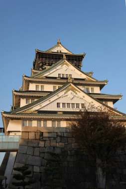 Osaka, Japonya-27 Kasım 2017 Büyük Kale 'deki Osaka Kalesi ve Osaka Japonya' nın en ünlü kalesi. 