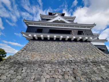 Kuzey Kyushu, Japonya 'daki Kumamoto Kalesi' nin ünlü peyzaj klasik binası..