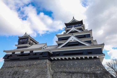Kuzey Kyushu, Japonya 'daki Kumamoto Kalesi' nin ünlü peyzaj klasik binası..