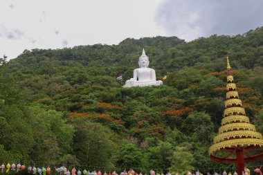 Wat Thep Phithak Punnaram Tayland 'da meşhurdur.