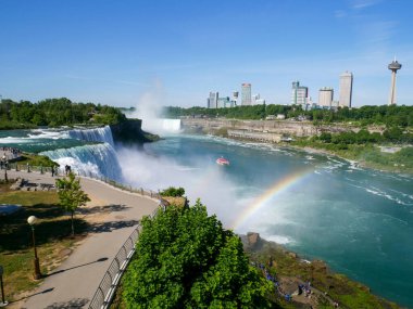 Niagara Falls, New York - Haziran 12,2018: Niagara Falls insanlar ziyaretçileri olduğunu şelaleler New York, ABD.